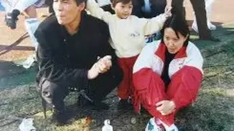 五星红旗频展雄风，中国队一日五夺奖牌，人民日报客户端报道盛况